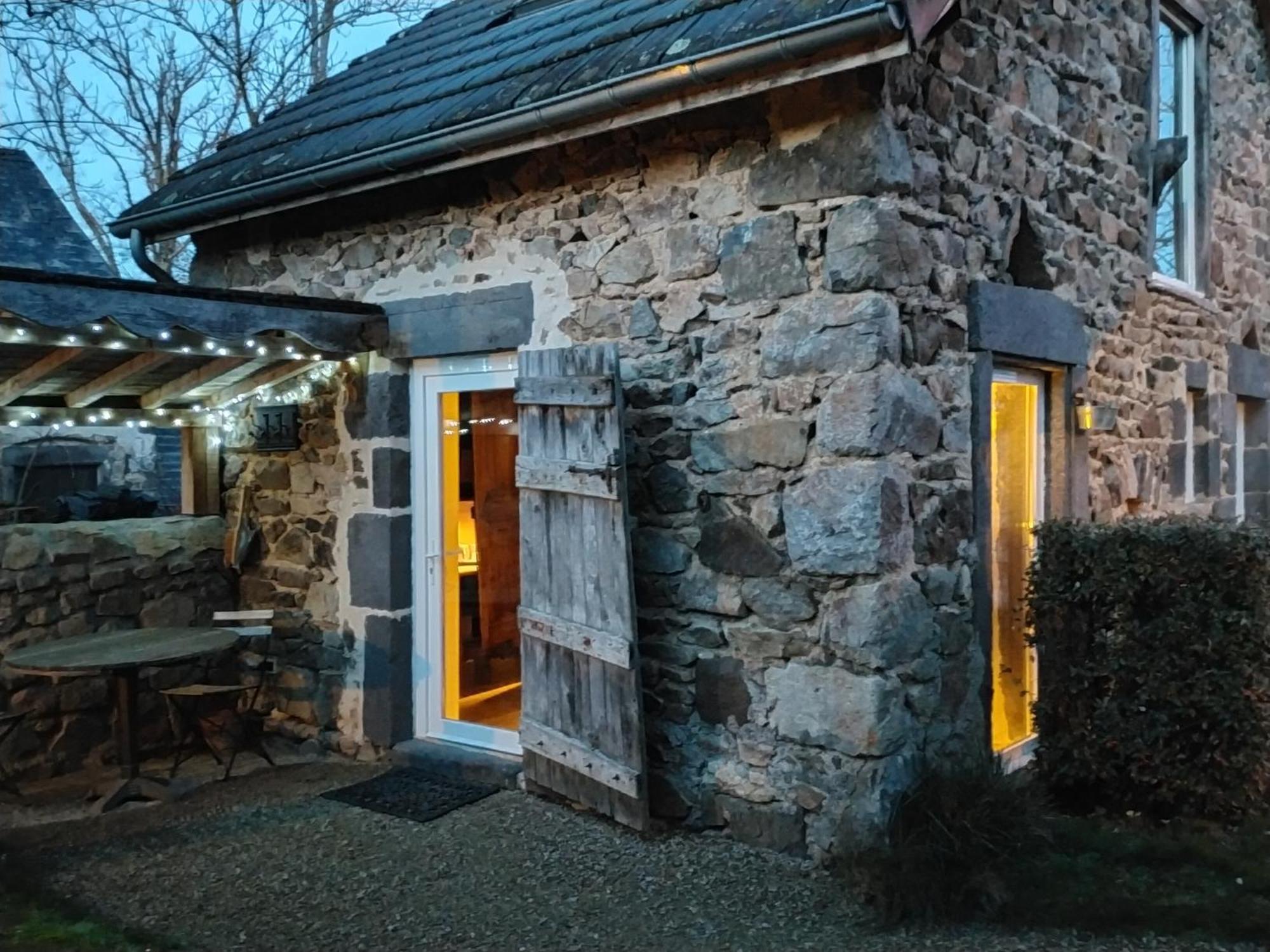Suites De Campagne Les Eydieux, Petits Dejeuners Inclus Saint-Angel  Exterior foto